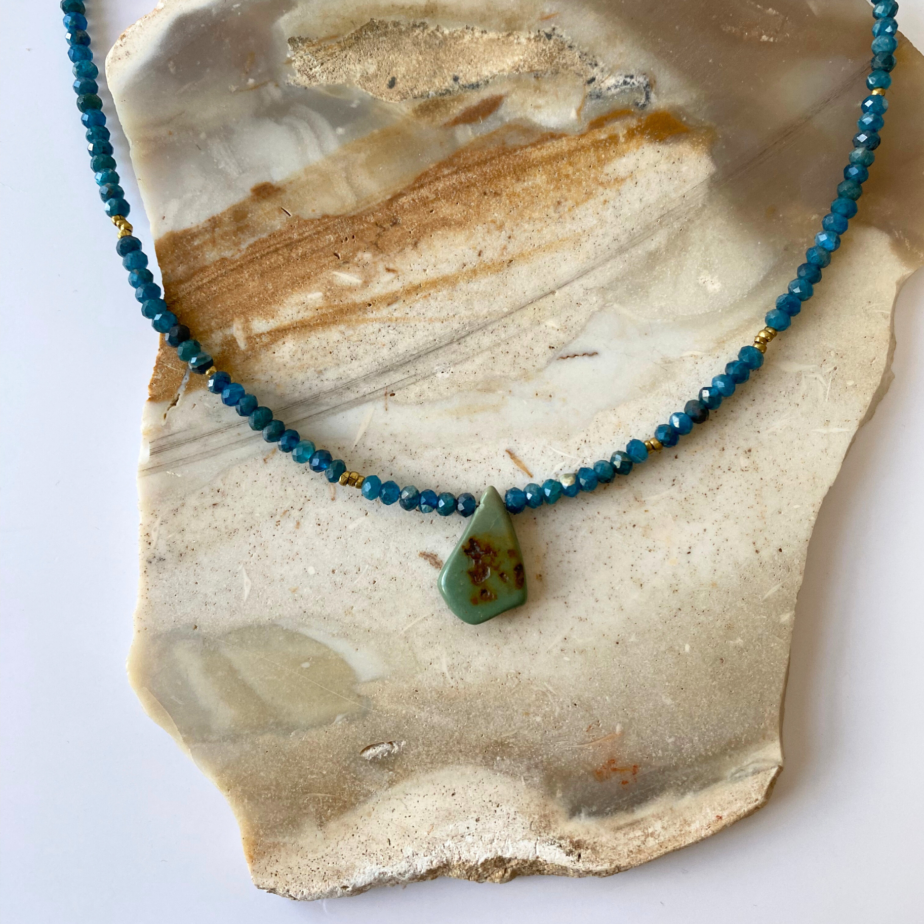 Short Beaded Stone Pendant Semi-precious Bead Necklace