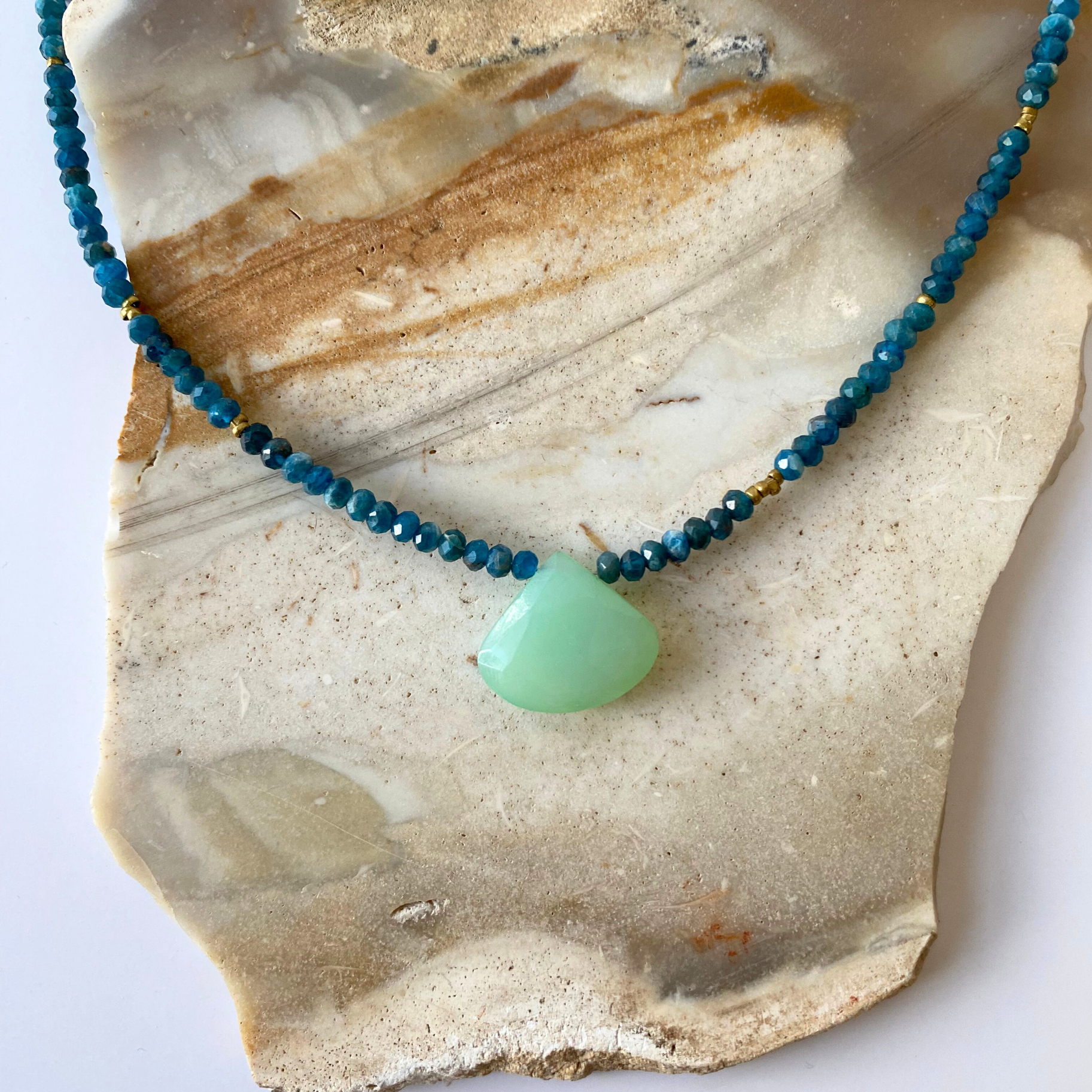 Short Beaded Stone Pendant Semi-precious Bead Necklace